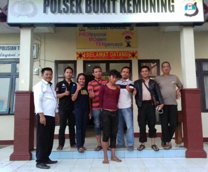 
 Taufik Rahmad Pelaku Curat saat diamankan di Mapolsek Bukitkemuning, Selasa(17/10).foto Humas Polres Lampung Utara