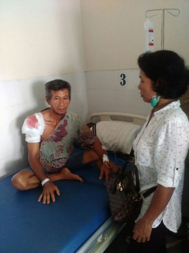 
 Foto CW7  Jalani Pengobatan:Suwandi Korban Koboy Jalanan saat menjalani perawatan di Rumah Sakit Handayani Kotabumi. Foto dibidik, Rabu(14/2).