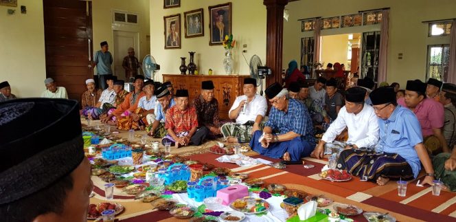 
 Zainal Abidin, saat menyampaikan sambutannya dalam acara memandai adat, dalam rangka mewari dengan Bachtiar Basri, Jumat(16/2).