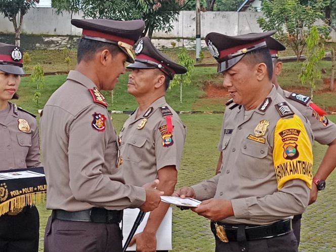 
 Kapolres Beri Reward Personil  Berprestasi