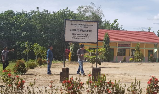 
 Foto Riduan 
Captin : SDN Karangrejo 2 Kecamatan Muara Sungkai, membutuhkan Ruang Kelas Baru(RKB). Foto dibidik Selasa(27/3).
 