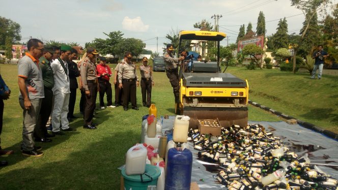 
 Polres Lampura Musnahkan Miras Sitaan