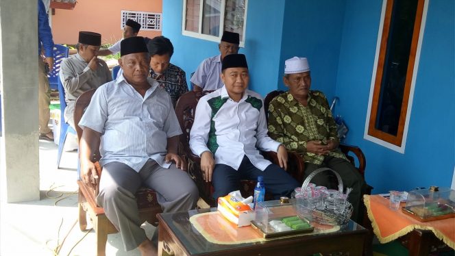 
 Foto IST
Caption : Hi. Agung Ilmu Mangkunegara calon bupati Lampura nomor urut 3, saat berkampanye dialogis di Desa Sukamenanti Kecamatan Bukitkemuning.
