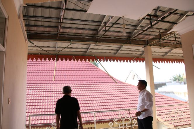 
 Foto Diskominfo Lampung Utara  TINJAU: Kepala Dinas Komunikasi dan Informatika Lampura Sanny Lumi saat meninjau kondisi Anjungan Lampura yang ada di Pkor Way Halim Bandarlampung.  