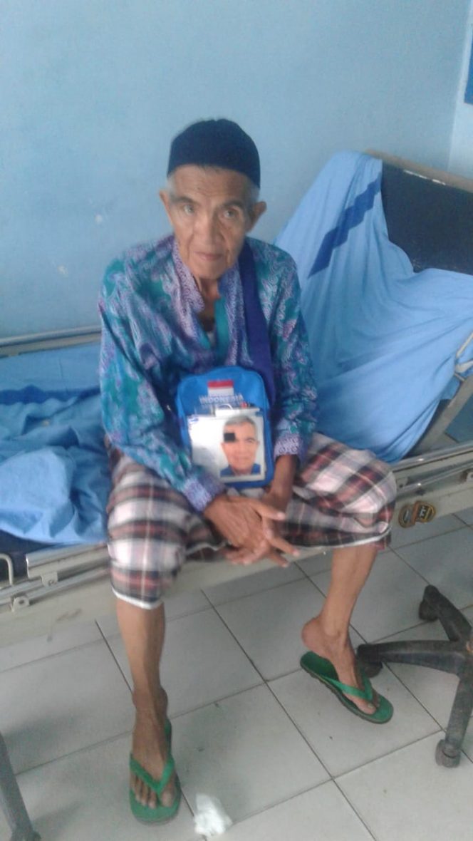 
 Caption Foto Saidul Kohar satu CJH asal Lampura yang ditunda keberangkatannya ke Tanah Suci dan harus menjalani pengobatan di Rumah Sakit Abdoel Moelok Bandarlampung. Dan dikabarkan hari ini(kemarin, Red) beliau sudah diperbolehkan pulang.