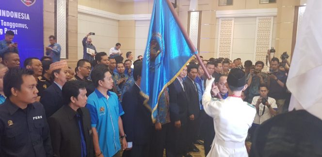 
 Caption foto; Pelantikan Pengurus PWI Lampura bersama sembilan pengurus PWI kabupaten lainnya di Swiss - Bellhotel Bandarlampung, sekitar pukul 15.00 WIB, Senin (30/7).  