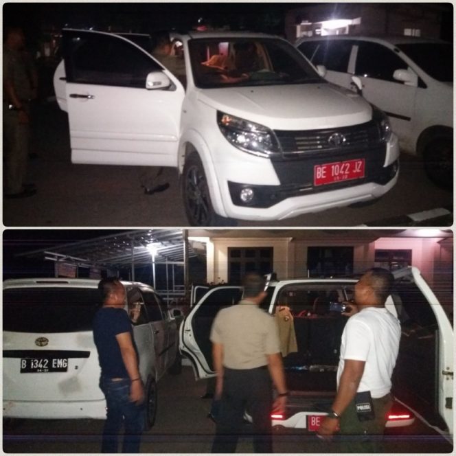 
 Foto IST
Caption : Randis Camat Bukitkemuning, saat diamankan tim gabungan di Ponpes Futuhiyah Bukitkemuning.