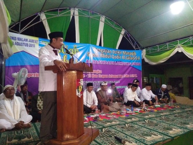 
 Foto Diskominfo Lampura  Bupati Lampura Hi. Agung Ilmu Mangkunegara saat menghadiri Tabligh Akbar dan Dzikir bersama di Desa Wonomerto, Kamis(23/8) malam