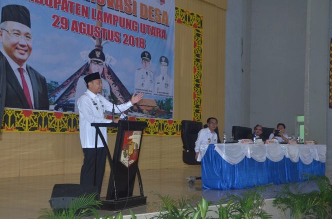 
 Foto Diskominfo Lampura
Caption : Bupati Lampura Hi. Agung Ilmu Mangkunegara saat menyampaikan sambutan pada acara pembukaan Bursa Inovasi Desa di Gedung Serba Guna(GSG) Islamic Center Kotabumi, Rabu (29/8).
