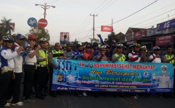 
 Foto Riduan 
Caption : Peserta kampanye Transportasi sehat merakyat, saat bersiap di jalur II Jalan Jendral Sodirman Kotabumi, Minggu (2/9) pagi. 