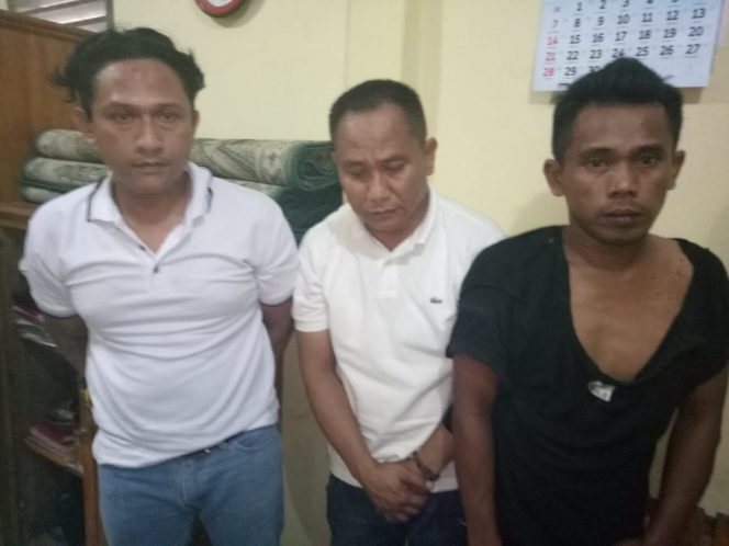 
 Foto : Polsek Abung Selatan
Caption : Inilah tujuh tersangka Hipnotis/Gendam, yang berhasil diamankan di Mapolsek Abung Selatan, Selasa(23/10).
