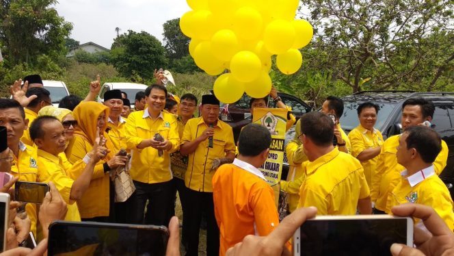 
 Foto IST
Caption : Suasana pelepasan Caleg Partai Golkar Lampura, Jumat(5/10)lalu. 