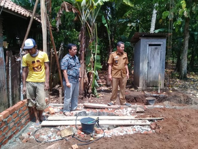 
 Foto IST 
Caption : Pembangunan gedung PAUD/TK di Desa Sabuk Indah, Kecamatan Abungkunang dilanjutkan, setelah Dana Desa termin III dikucurkan pemerintah. Foto dibidik Selasa (4/12).