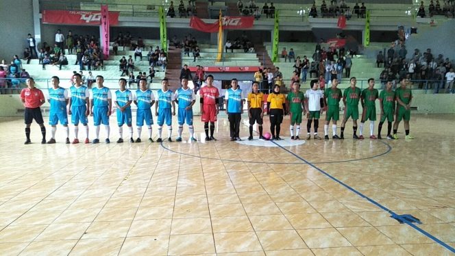 
 Foto : Humas Polres Lampura
Caption : Suasana pembukaan pertandingan tim Polres Lampura melawan AFK Lampura, Senin (28/1).