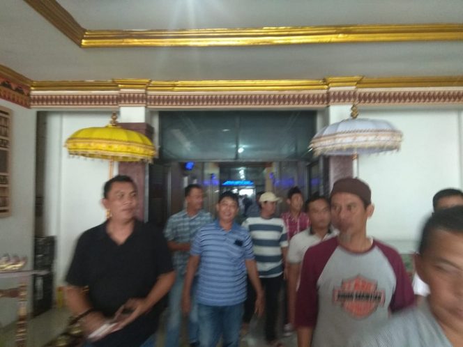 
 Hendak Curhat Puluhan Rekanan Sambangi Kantor Bupati