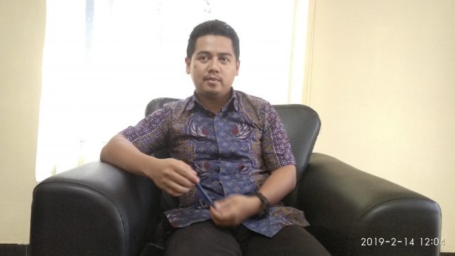 
 Ini Penjelasan PLN, Terkait Kabel Menjuntai Tidak Bertiang