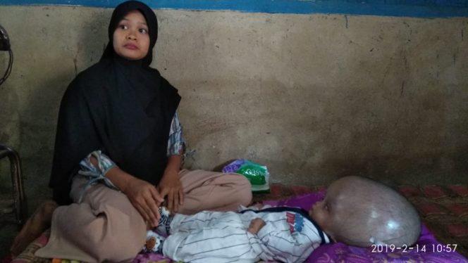 
 Ratih Purwasih Ibunda Azzam, saat memberikan keterangan kepada sejumlah awak media, yang mengkonfirmasinya, foto dibidik kemarin (14/2).