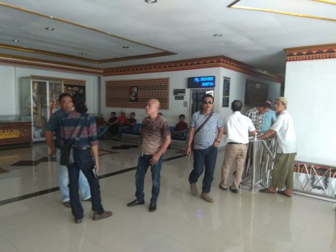 
 Caption foto : Caption : para rekanan saat hadir di kantor Pemkab Lampura, Rabu (6/2).