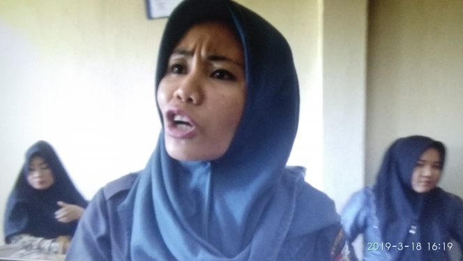 
 Di Sorot Kamera, Oknum Honorer Disdukcapil Meradang