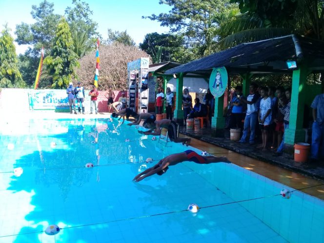 
 Foto IST
Caption : Tampak para peserta Atlit Renang saat mengikuti lomba beberapa hari lalu.
