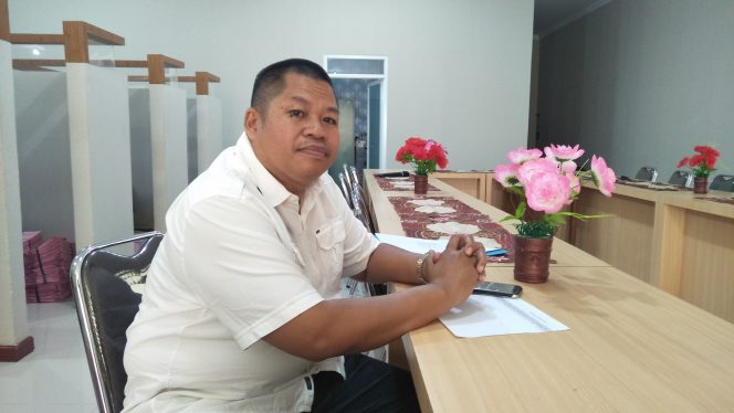 
 Capton foto : Muslim  Kepala Sub Bagian Tata Usaha (Kasubag TU) Badan Pertanahan Nasional/ Agraria Tata Ruang Lampung Utara (Lampura)