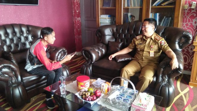 
 Foto Kepala Bappeda Lampura saat diwawancarai terkait RPJMD, Selasa (16/7).