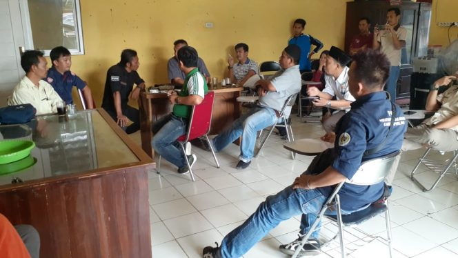 
 Foto : Ferdani  Caption : Koordinator Kabupaten Program Keluarga Harapan (Korkab-PKH) Lampura, Desyanto, saat memberikan penjelasan terkait PKH.  