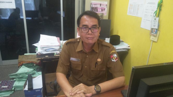 
 Foto cw9
Caption : H. Totong Sunardi, Kasi Penyelenggaraan Haji Dan Umroh, Kantor Kemenag Lampura
