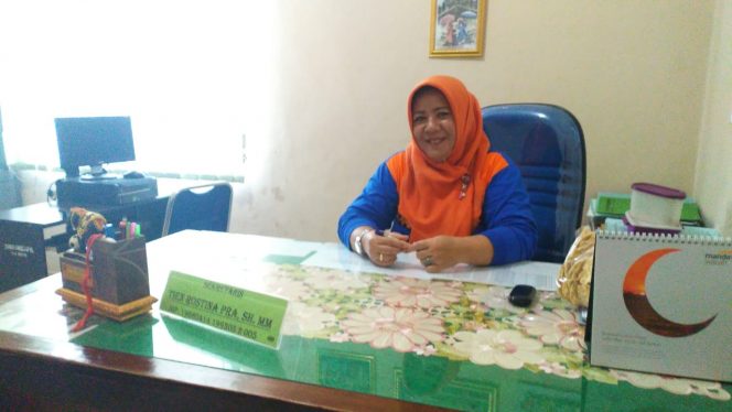 
 Foto Sekretaris Disdukcapil Lampura Tien Rostina.
