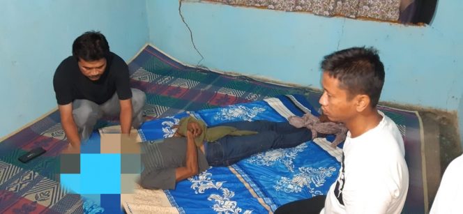 
 Foto : Polsek Kotabumi Utara
Caption : Jenazah Robby, saat disemayamkan di rumah duka, Minggu (29/9).
