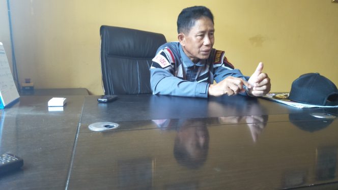 
 Foto cw9 
Caption : Hi. Firmansyah, Kepala Satuan Polisi Pamong Praja Kabupaten Lampung Utara.
