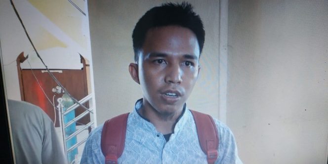 
 Foto Dokumen Radar Lampung TV/RNN 
Caption : Juni wahyu setiawan,  warga jalan Negra, Gang Pusaka, Yukum Jaya,  Terbangi Besar, Lamteng, korban dugaan salah tangkap, saat memberi keterangan kepada Radar Lampung TV(group Radar Kotabumi).
