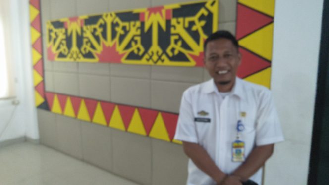 
 Foto cw9
Caption : Sulistiono, Lurah Cempedak, Kecamatan Kotabumi, Kabupaten Lampung Utara saat dijumpai seusai mengikuti rapat koordinasi bulanan, di aula tapis Pemkab Lampura. 

