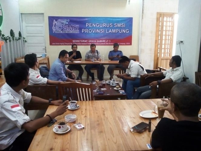 
 Foto : Ferdani  Caption : Tampak pengurus SMSI Provinsi Lampung, saat menggelar rapat bersama pengurus SMSI Kabupaten, foto dibidik Jum'at (30/08).