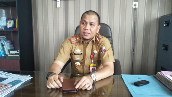 
 Caption : Abdurahman, Kepala BKPSDM kabupaten Lampung Utara,  saat wawancara dengan Radar Kotabumi terkait  jumlah kenaikan pangkat ASN, Selasa (15/10). Foto cw9.
