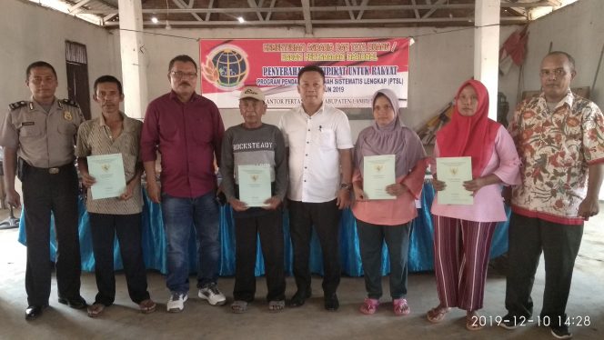 
 Desa Kalicinta Bagikan 430 Sertifikat PTSL