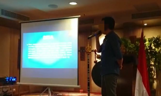 
 Foto : Tangkapan Vidio  Caption : Salah seorang Pemateri berasal dari Lampura, yang dihadirkan Apdesi ke Bali.