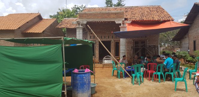 
 Foto Riduan  Caption foto : Suasana dikedaman korban tewas akibat kecelakaan kerja, Selasa(21/1) 