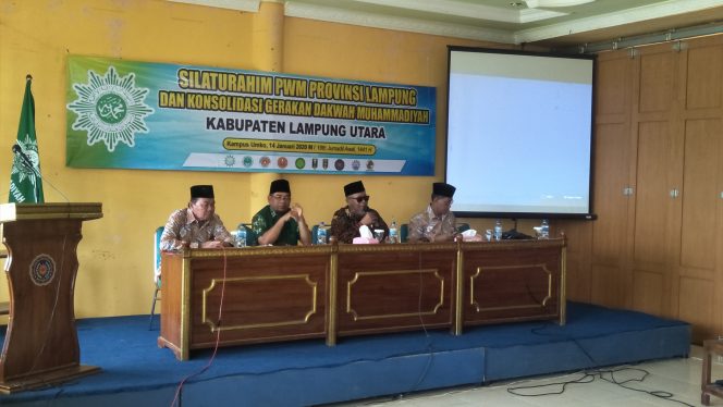 
 Foto:  Pranata riano
Caption : PW Mhammadiyah Provinsi Lampung saat bersilaturahim dan konsolidasi gerakan dakwah di gedung Universitas Muhammadiyah Kotabumi(UMKO), Selasa (14/1). 