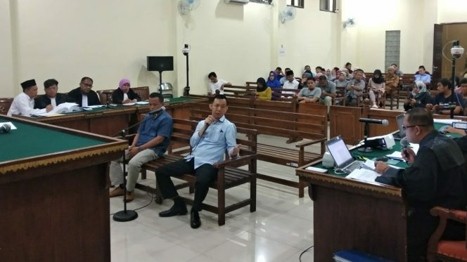 
 Caption foto : Mantan Kadis PUPR Lampura Syahbudin memberi kesaksian dalam sidang lanjutan terdakwa OTT Lampura Candra Safari di Pengadilan Negeri Kelas 1A Tanjungkarang, Bandarlampung, Senin (13/1).