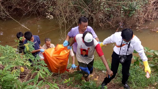 
 Mayat Anonim Hebohkan Warga Sindangdari