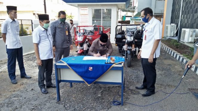 
 Atasi Kebersihan, Bank Lampung Berikan Dua Bentor