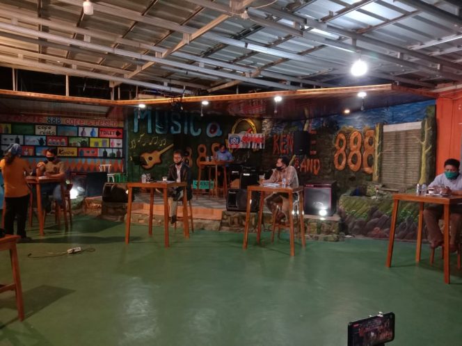 
 CAPTION FOTO : Suasana Diskusi  dengan tema 