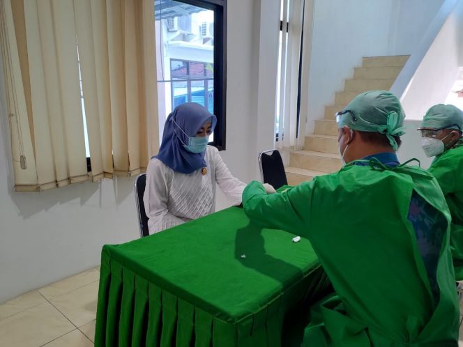 
 60 Pegawai Kejari Lampura Ikuti Rapid Test