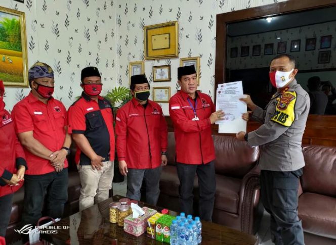 
 Kecam Pembakaran Bendera, PDIP Lampura Datangi Polres