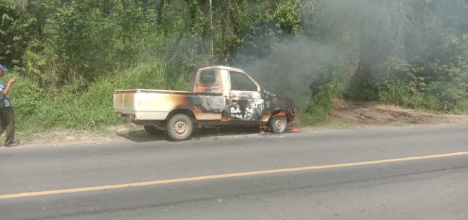 
 Diduga Korsleting Listrik, Mobil Panter Terbakar