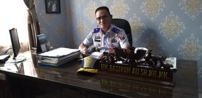 
 caption foto :  Kepala Dishub Lampura, Hi.Basirun Ali