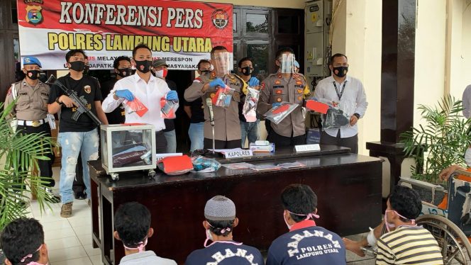 
 caption foto : Kapolres Lampung Utara AKBP Bambang Yudho Martono dalam konferensi Pers yang digelar terkait ungkap kasus dalam sebulan terakhir, Senin (21/9)  