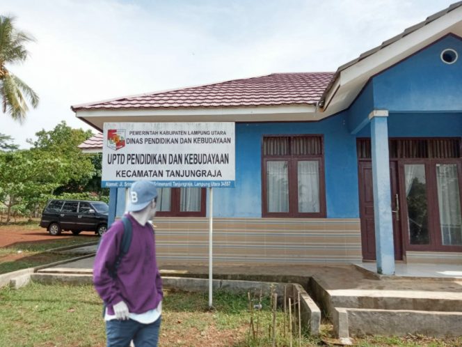 
 caption foto : Kantor UPTD Pendidikan dan Kebudayaan Kecamatan Tanung Raja
