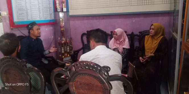 
 Foto Fahrozi Irsan Toni/RNN
Caption : Sejumlah wali murid program boarding school mendatangi Sekolah SMP Islam Terpadu(IT) Insan Robbani, meminta kejelasan pihak yayasan terkait dugaan perundungan(bullying) kepada para siswanya.  